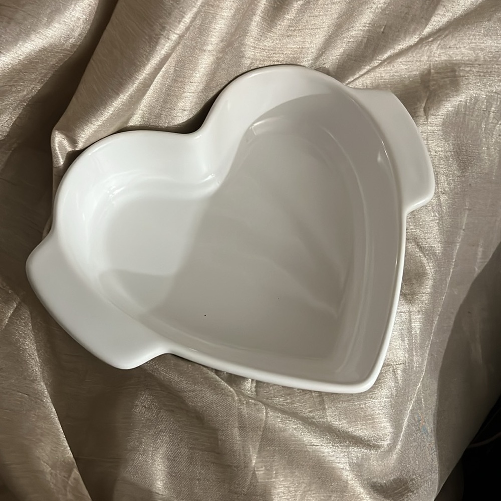 Chantal 1 qt heart baking dish - Picture 2 of 4